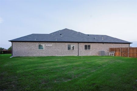 New construction Single-Family house 1836 Royal Lake Drive, Grand Prairie, TX 75052 - photo 34 34