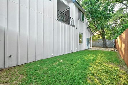 New construction Single-Family house 6210 Larch Ter, Unit B, Austin, TX 78741 - photo 28 28