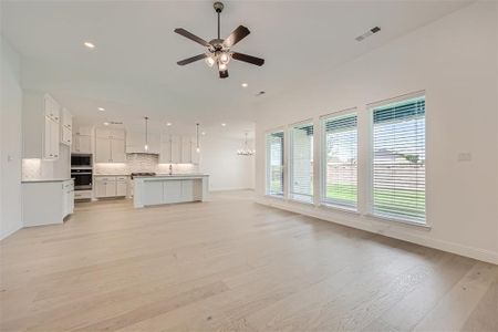 New construction Single-Family house 909 Sunbrook Drive, Mansfield, TX 76063 Plan 1683- photo 5 5