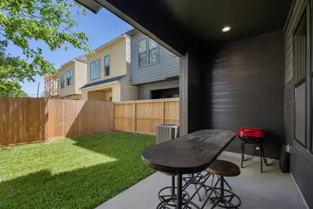 New construction Single-Family house 415 Edgewood Street, Houston, TX 77011 - photo 26 26