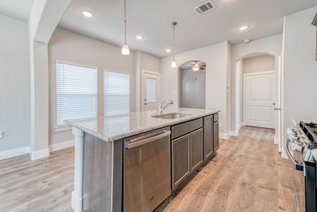 New construction Single-Family house 445 Black Hill Drive, Gainesville, TX 76240 - photo 8 8