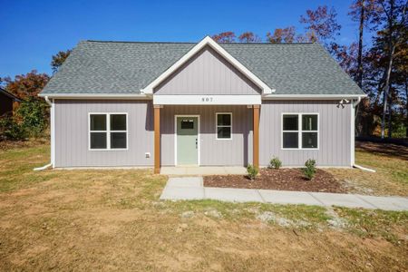 New construction Single-Family house 807 Clearwater Dr, Sanford, NC 27330 - photo 0 0