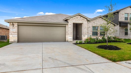 New construction Single-Family house 761 High Summit Trail, Fort Worth, TX 76131 - photo 4 4
