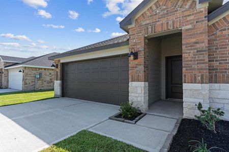 New construction Single-Family house 1046 Great Barracuda Lane, Alvin, TX 77511 Cali- photo 1 1