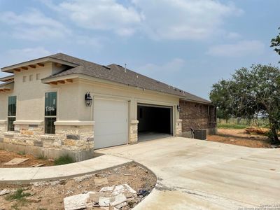 New construction Single-Family house 5306 Estates Oak Way, San Antonio, TX 78263 Braunig B- photo 4 4