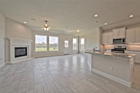 New construction Single-Family house 12019 Champions Forest Drive, Mont Belvieu, TX 77535 - photo 10 10