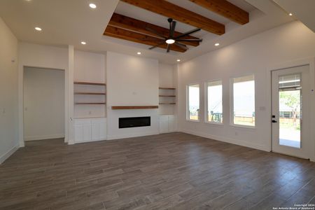 New construction Single-Family house 105 Ash Parkway, La Vernia, TX 78121 - photo 6 6
