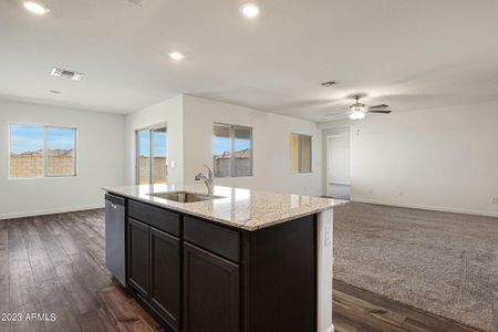New construction Single-Family house 611 W Crowned Dove Trail, Casa Grande, AZ 85122 - photo 2 2