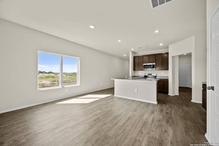 New construction Single-Family house 3509 Sky Place, Seguin, TX 78155 - photo 4 4