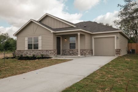 New construction Single-Family house 1148 Eagle Crossing, Seguin, TX 78155 - photo 3 3