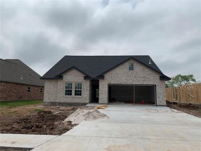 New construction Single-Family house 330 Yorktown Avenue, Clute, TX 77531 - photo 0 0