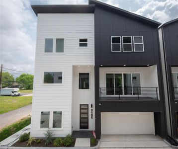 New construction Single-Family house 216E E 31St 1/2 Street, Houston, TX 77018 - photo 0