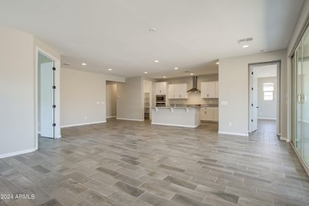 New construction Single-Family house 5920 N 194Th Drive, Litchfield Park, AZ 85340 - photo 3 3
