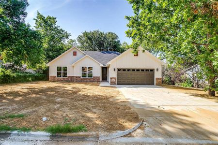 New construction Single-Family house 1005 W Chambers Street, Cleburne, TX 76033 - photo 0