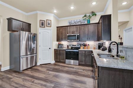 Beautiful laminate flooring and granite counter tops. Lots of storage and a walk in pantry.