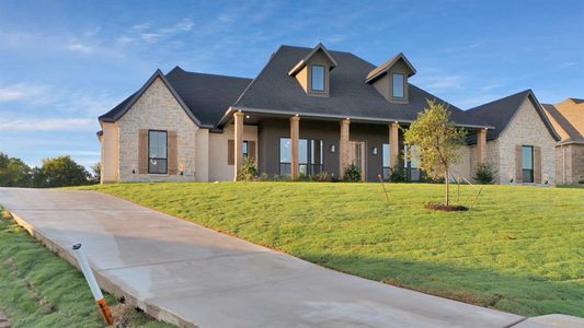 View of front of home featuring a front lawn