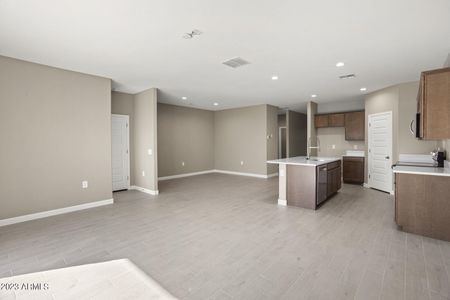New construction Single-Family house 2084 S 240Th Drive, Buckeye, AZ 85326 - photo 6 6