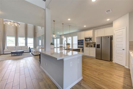 New construction Single-Family house 15107 Lakewood Avenue, Mont Belvieu, TX 77523 - photo 13 13
