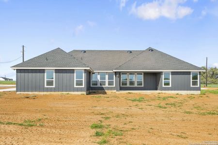 New construction Single-Family house 108 Hidden Cove, Floresville, TX 78114 - photo 32 32