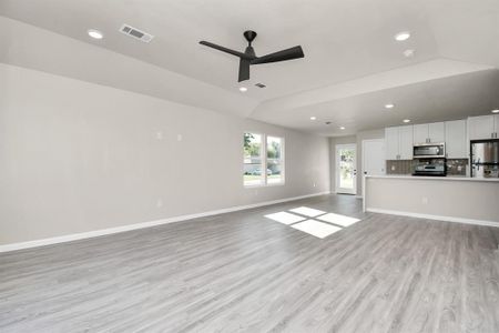 New construction Single-Family house 922 E Main Street, La Porte, TX 77571 - photo 4 4