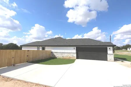 New construction Single-Family house 109 Hondo Drive, La Vernia, TX 78121 - photo 0