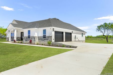 New construction Single-Family house 113 Hidden Hills, Floresville, TX 78114 - photo 28 28