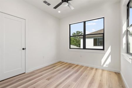 New construction Condo/Apt house 702 Valdez St, Unit B, Austin, TX 78741 - photo 24 24