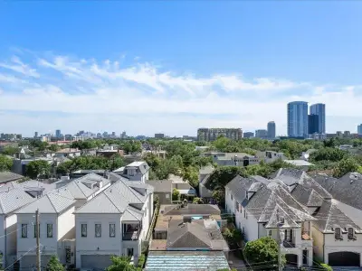 Southern views towards the Texas Medical Center. Shown at approximate height of 6th Floor. Views shown may not resemble actual unit view.