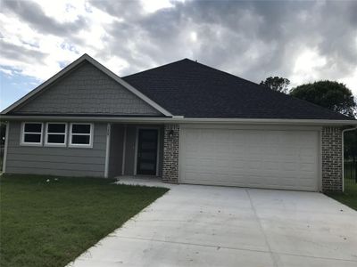 New construction Single-Family house 1407 S Clements Street, Gainesville, TX 76240 - photo 0 0