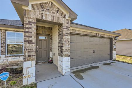New construction Single-Family house 310 Low Bramble Dr, Hutto, TX 78634 - photo 2 2