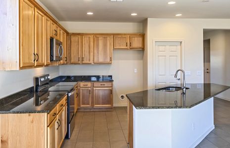 New construction Single-Family house 17871 West Pueblo Avenue, Goodyear, AZ 85338 - photo 4 4