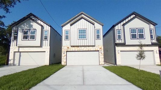 New construction Single-Family house 7918 James Franklin Street, Houston, TX 77088 - photo 0