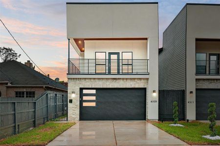 New construction Single-Family house 4509 Galesburg Street, Houston, TX 77051 - photo 1 1