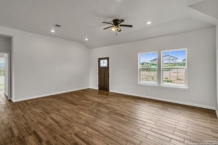 New construction Single-Family house 613 Lakeridge Ln, La Vernia, TX 78121 - photo 8 8