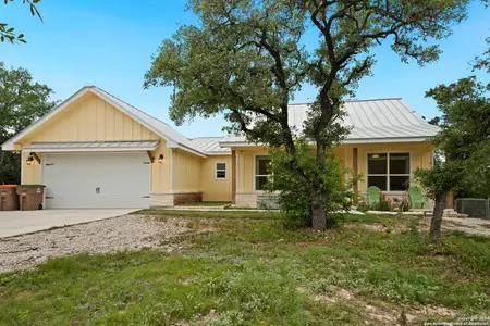 New construction Single-Family house 831 Heritage Hl, Canyon Lake, TX 78133 - photo 24 24