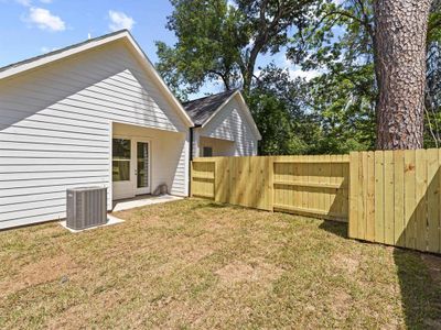 New construction Single-Family house 2406 Mann Street, Unit A, Houston, TX 77093 - photo 15 15