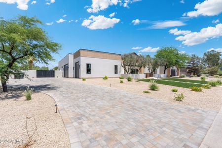 New construction Single-Family house 8014 E Sharon Drive, Scottsdale, AZ 85260 - photo 15 15