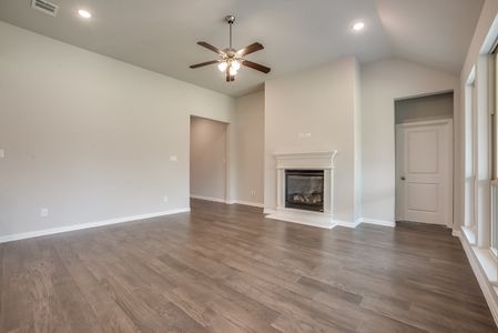 New construction Single-Family house 121 Shoreview Drive, Rhome, TX 76078 - photo 12 12