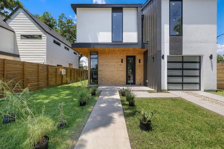 New construction Single-Family house 746 Pedernales St, Austin, TX 78702 - photo 0