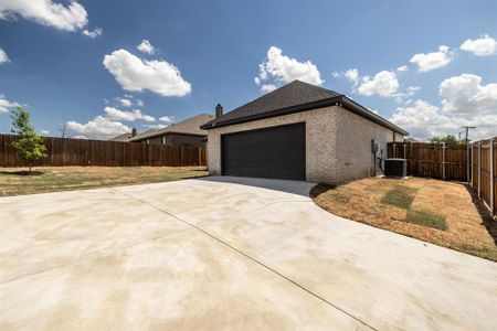 New construction Single-Family house 701 Hackamore Street, White Settlement, TX 76108 - photo 35 35