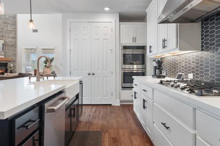 The cook in the family will love the double ovens and 36" gas cooktop, while staying connected to guests.