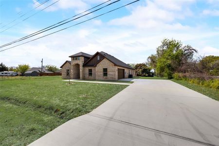 New construction Single-Family house 639 Legendary Lane, Gun Barrel City, TX 75156 - photo 2 2