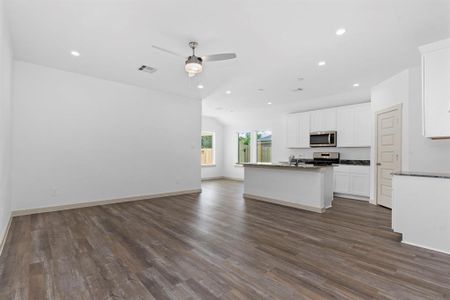 New construction Single-Family house 1052 Great Barracuda Lane, Alvin, TX 77511 The Baxtor- photo 10 10