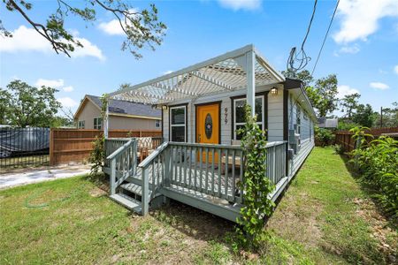 New construction Single-Family house 979 Elkhart Street, Houston, TX 77091 - photo 0 0