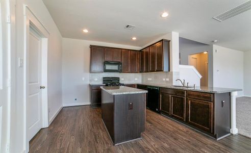 New construction Single-Family house 12151 Mustang Avenue, Willis, TX 77378 Landmark Series - Majestic- photo 4 4