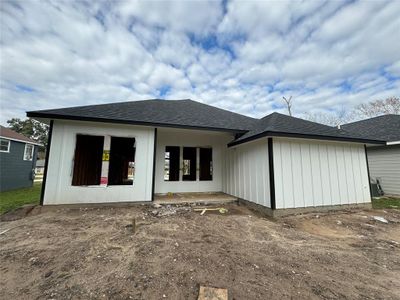 New construction Single-Family house 505 James Street, Clute, TX 77531 - photo 10 10
