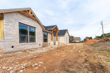 New construction Single-Family house 1100 Bandera Trail, Granbury, TX 76048 - photo 33 33