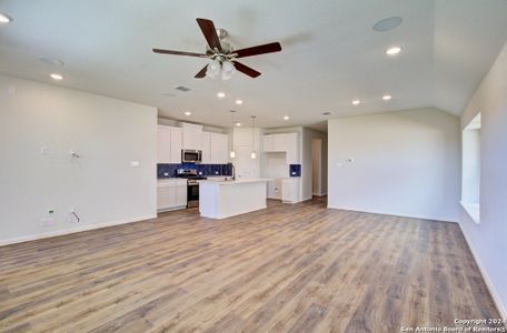 New construction Single-Family house 1504 Spechts Ranch Road, New Braunfels, TX 78132 Enclave Series - Bermuda- photo 9 9