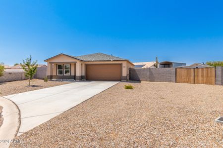 New construction Single-Family house 10070 W Wenden Drive, Arizona City, AZ 85123 - photo 4 4