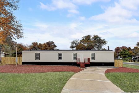 New construction Manufactured Home house 4719 Waterwood Pass Dr, Elmendorf, TX 78112 - photo 14 14